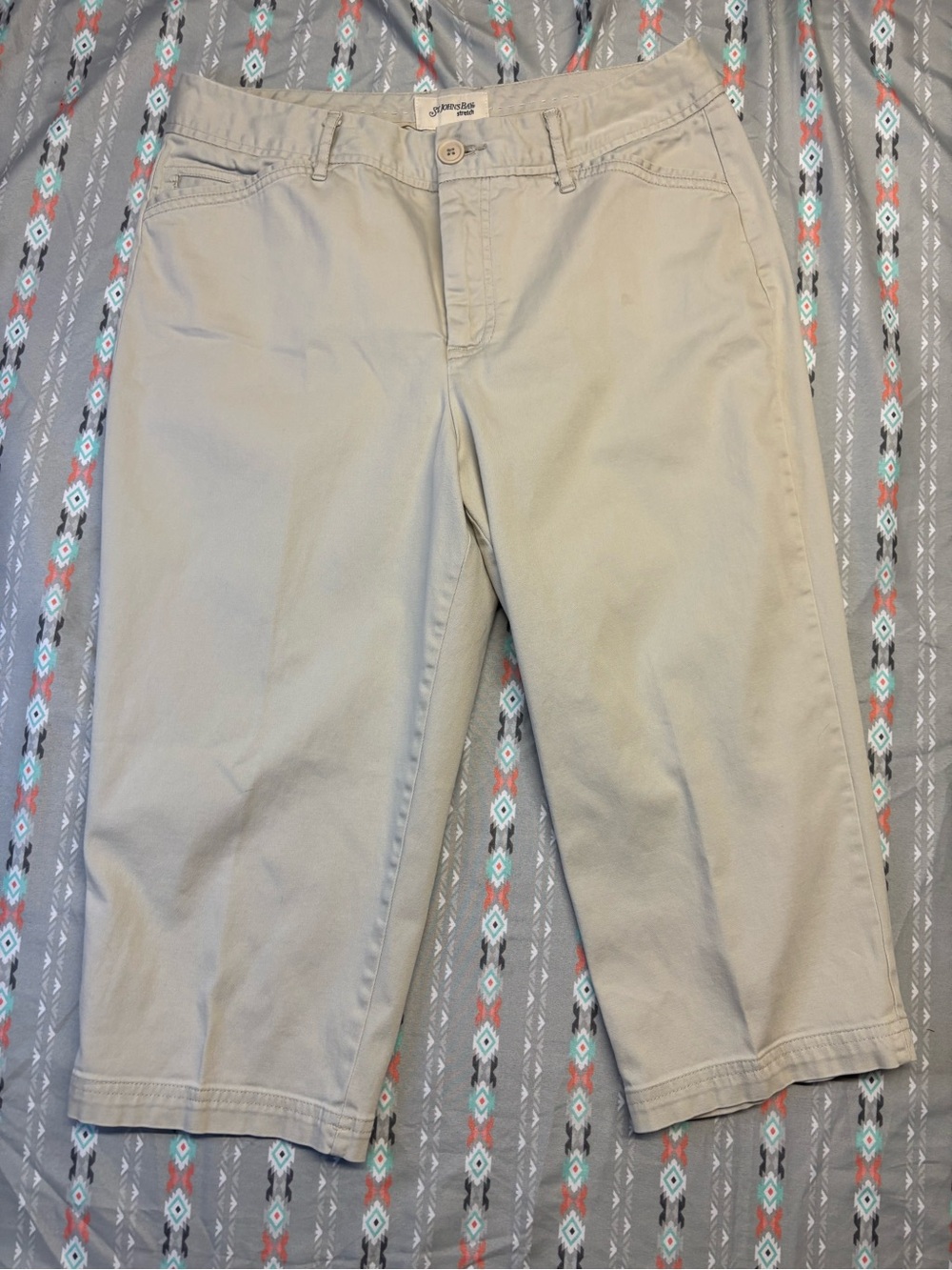 🧩St. John's Bay Light Tan Cropped Pants